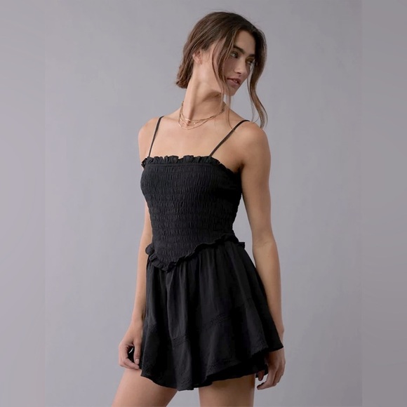 AE American Eagle Black Smocked Bella Ruffle Tiered Romper Playsuit Boho Prairie - Picture 9 of 9